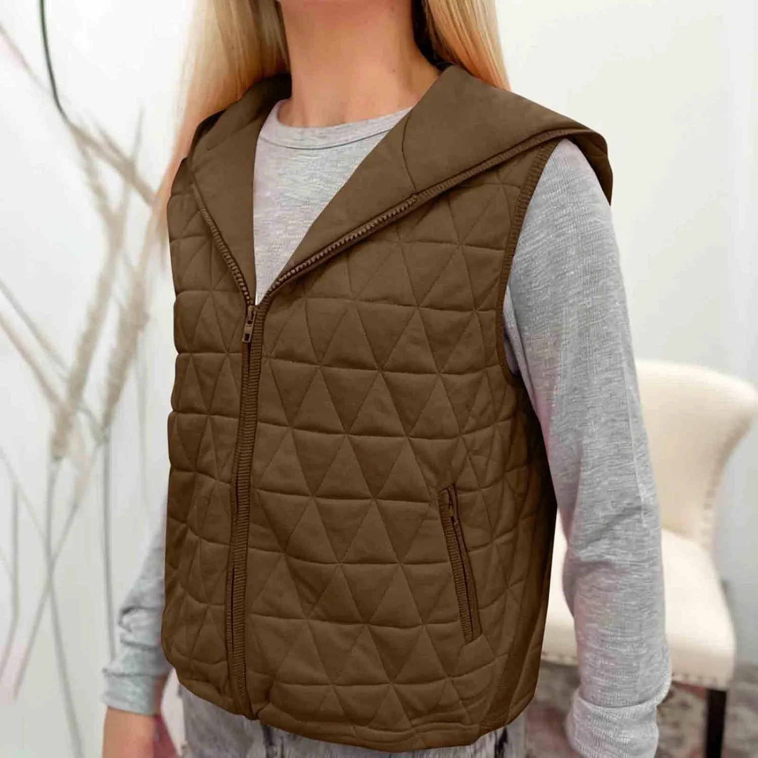 Lmdudan Women's 2024 Fall Vest Casual Sleeveless Hooded Zip Up Jacket Trendy Lightweight Winter Coat Outerwear with Pockets