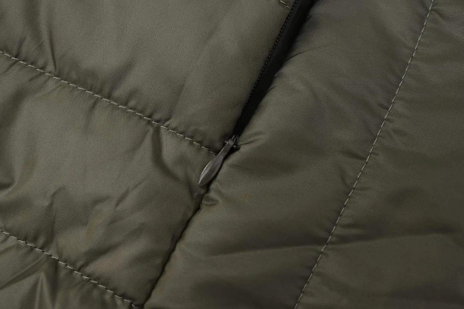 Mens Puffer Jacket with Hood Lightweight Windproof Water Resistant Winter Down Jacket Ideal for Outdoor Hiking
